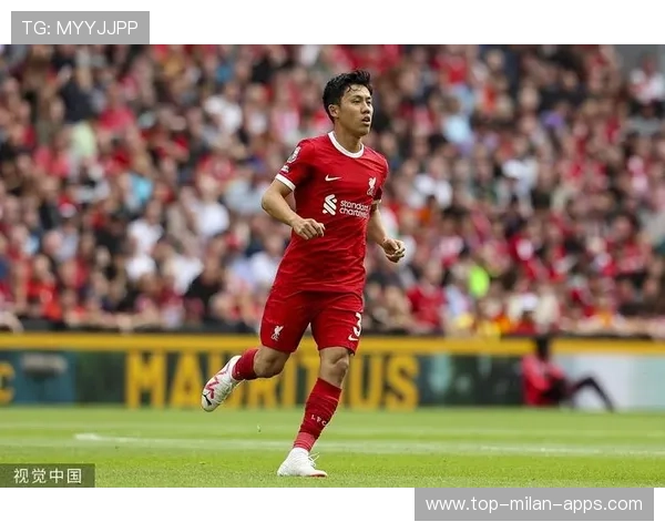 利物浦远藤航贴身防守稳