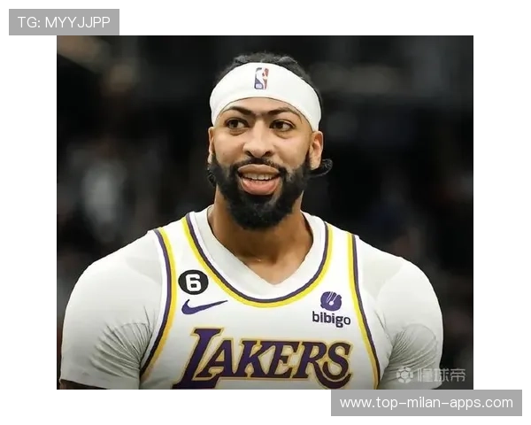 安东尼·戴维斯强硬防守，湖人篮下不容小觑