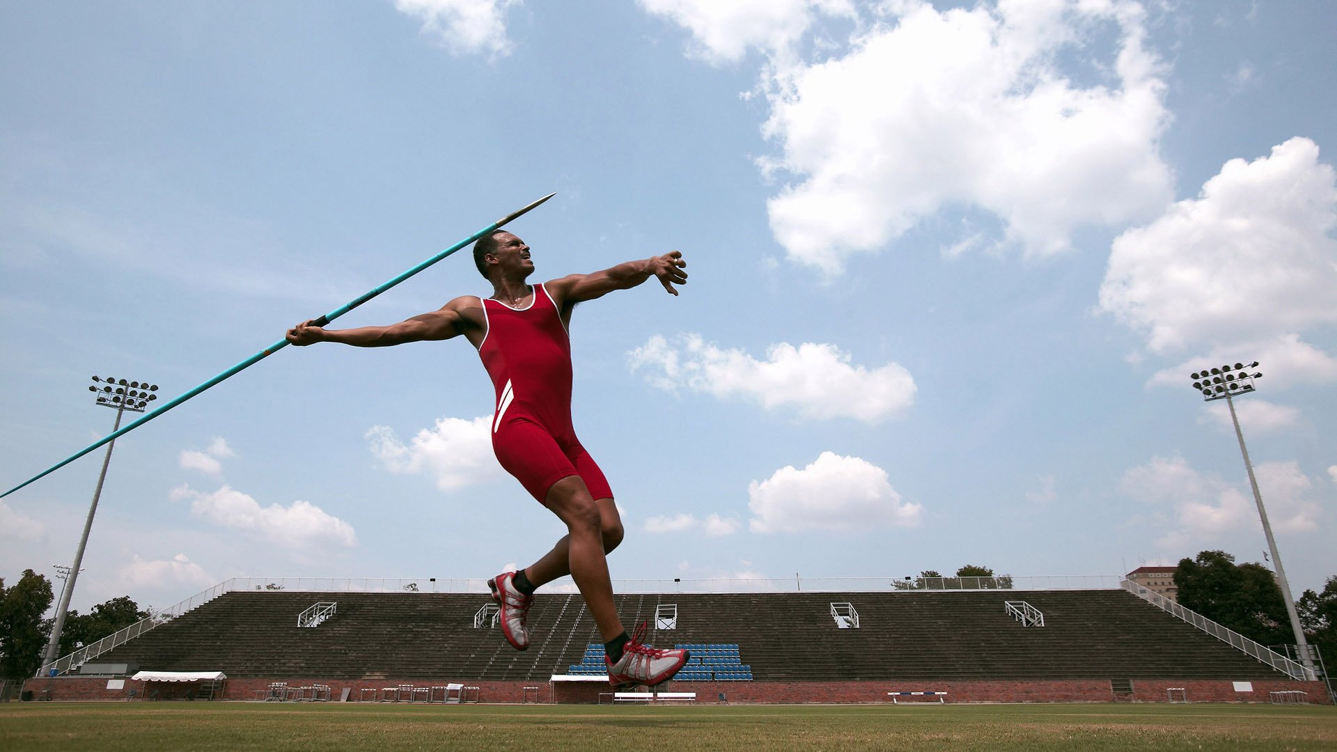 奥尔韦拉全程保持稳定发挥,奥尔维拉